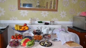 Daily continental breakfast (GBP 5.00 per person)