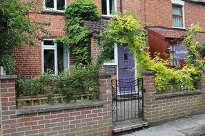 Exterior - Haydn House - B&B (Glastonbury)