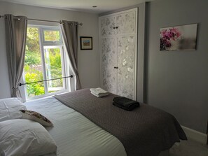 Habitación Confort con 1 cama doble o 2 individuales (The Orchid Rooms) | Espacio para trabajar con un portátil, wifi gratis, ropa de cama