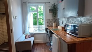 Dobbelt- eller tomannsrom – comfort (The Orchid Rooms) | Spiseområde på rommet