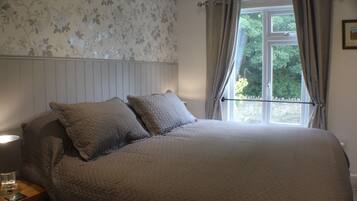 Laptop workspace, free WiFi, bed sheets