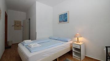 Basic-Doppelzimmer, Nichtraucher | Schreibtisch, laptopgeeigneter Arbeitsplatz, schallisolierte Zimmer