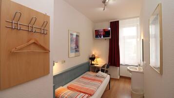 Economy Single Room, Non Smoking, Shared Bathroom | Desk, laptop workspace, soundproofing, free WiFi