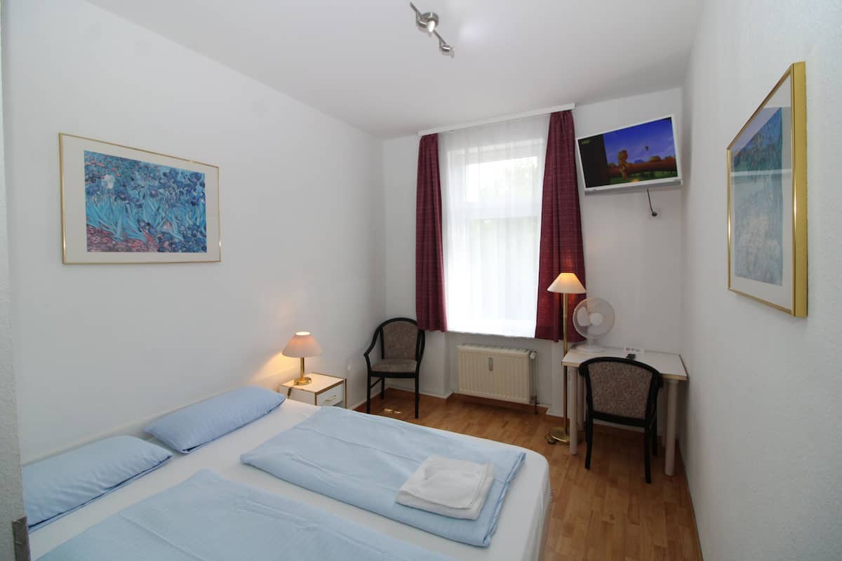 Basic Double Room, Non Smoking | Desk, laptop workspace, soundproofing, free WiFi