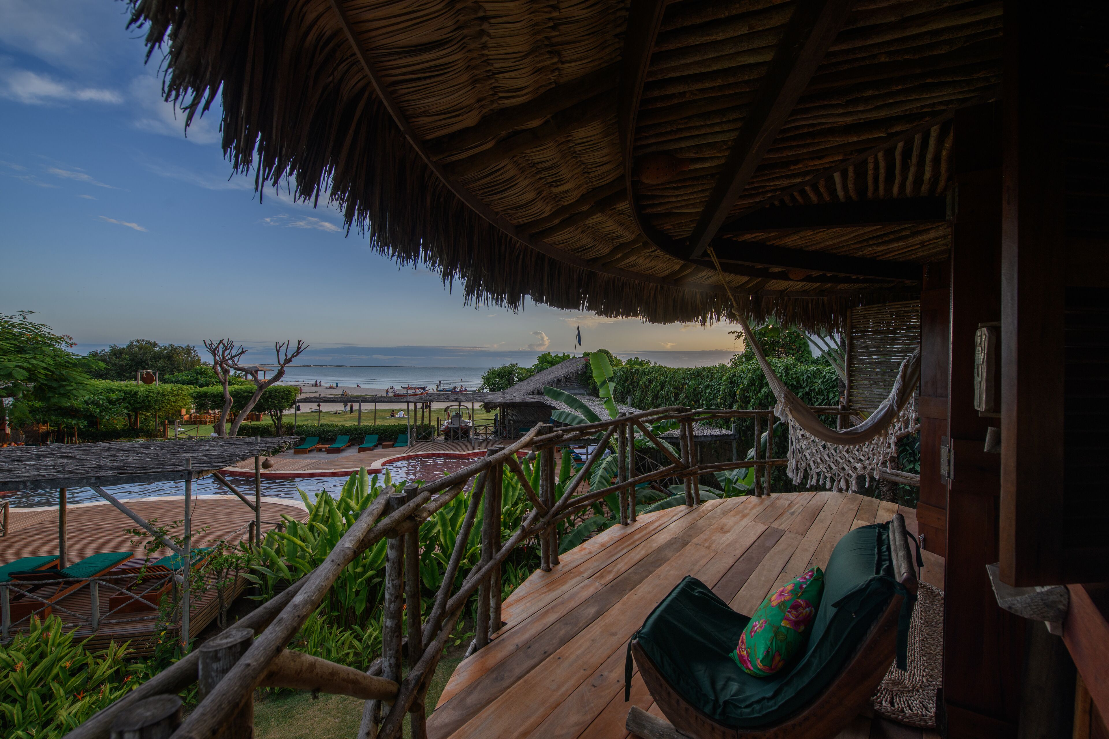 Palafita Alta Mar | Frigobar, cofres nos quartos, individualmente decorados, escrivaninha