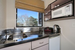 미니 냉장고, 전자레인지, 전기 주전자, 토스터