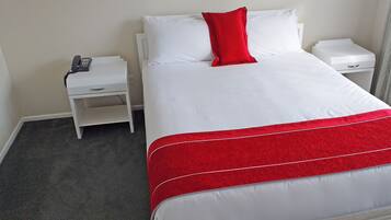 Executive Apartment, 1 Bedroom | Premium bedding, desk, soundproofing, iron/ironing board