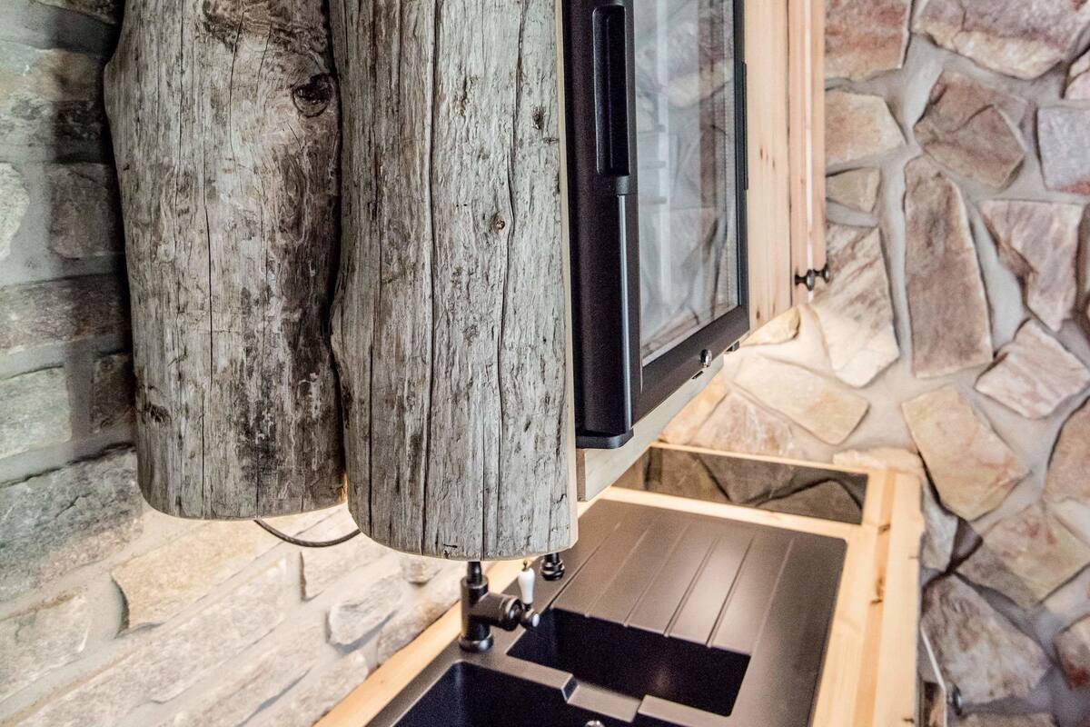 suite, 2 bedrooms | private kitchenette | coffee/tea maker, electric kettle