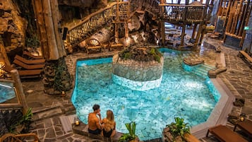 2 indoor pools, 2 outdoor pools, pool loungers