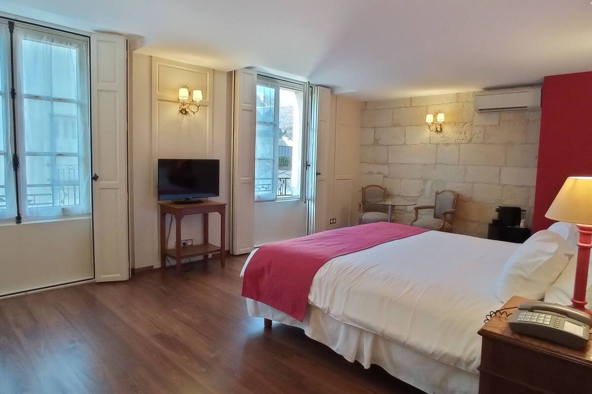 Exclusive Double Room | Peti besi dalam bilik, meja, Wi-fi percuma, cadar katil 