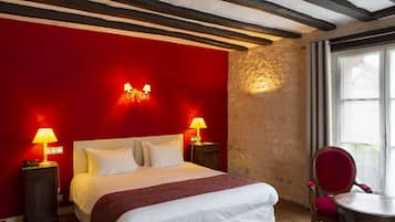 Chambre Junior | Coffres-forts dans les chambres, bureau, Wi-Fi gratuit, draps fournis