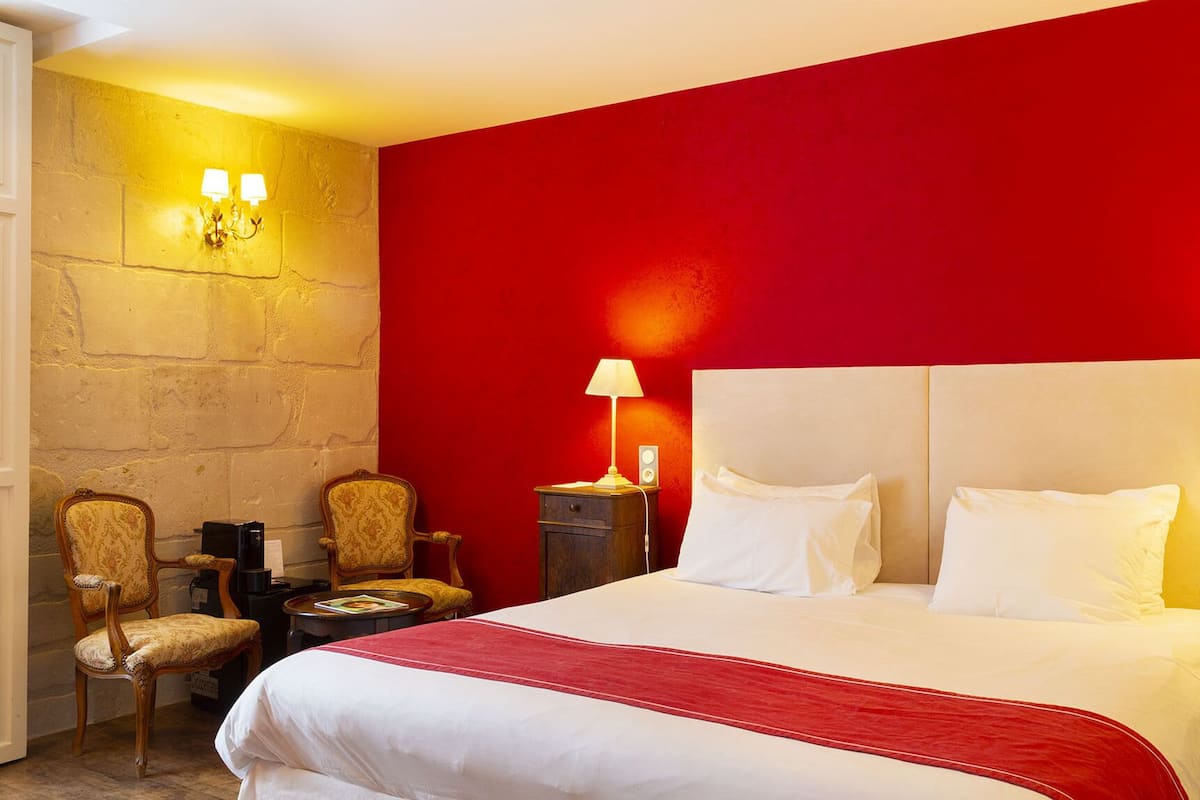 Comfort Double Room | Peti besi dalam bilik, meja, Wi-fi percuma, cadar katil 