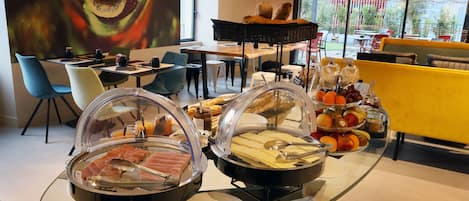 Frokostbuffé hver dag (EUR 12.9 per person)