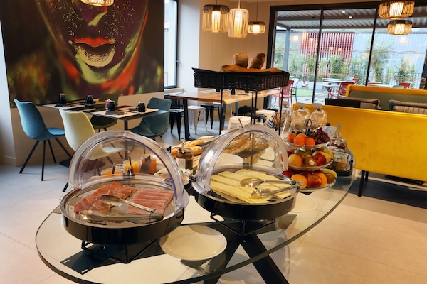 Dagelijks ontbijtbuffet (EUR 12.9 per persoon)