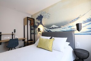 Rom – standard | Sengetøy av topp kvalitet, skrivebord, blendingsgardiner og lydisolert