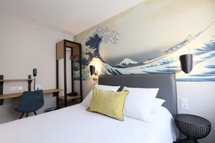 Ropa de cama de alta calidad, escritorio y cortinas blackout