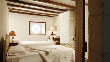 Twin Room | Egyptian cotton sheets, premium bedding, individually decorated