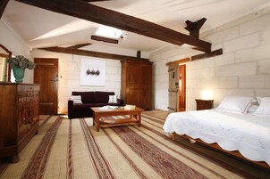 Suite | Egyptian cotton sheets, premium bedding, individually decorated