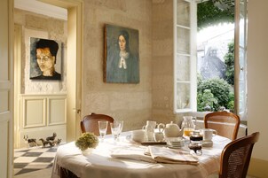 Desayuno continental gratuito y diario