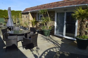 Terrace/patio - Watersedge Guest House (New Milton)