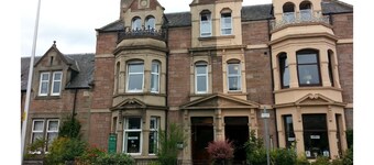 OYO Cedar Villa Guest House