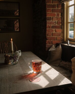 Interior - The Queen's Head (Salisbury)