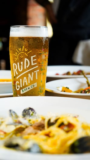 Food and drink - The Queen's Head (Salisbury)