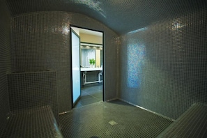 Sauna, steam room
