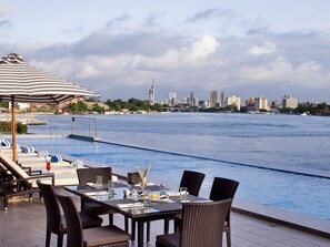 3 restaurants, breakfast, lunch, dinner served; international cuisine - Radisson Blu Anchorage Hotel, Lagos, V.I. (Lagos)