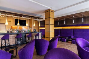 3 bars/lounges, poolside bar - Radisson Blu Anchorage Hotel, Lagos, V.I. (Lagos)