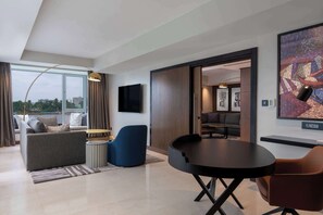 32-inch LCD TV with satellite channels, TV - Radisson Blu Anchorage Hotel, Lagos, V.I. (Lagos)