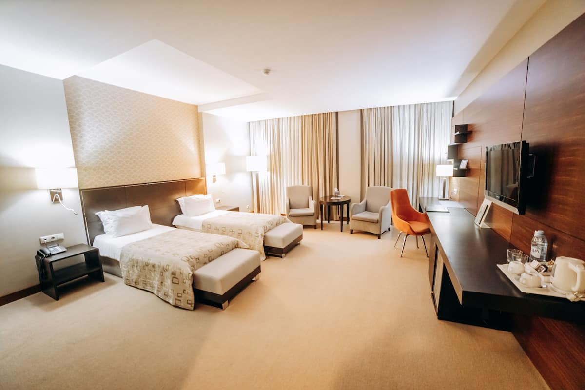 1 habitación, ropa de cama hipoalergénica y minibar
