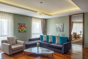 Junior Room | Living room | LCD TV - Point Hotel Baku (Baku)