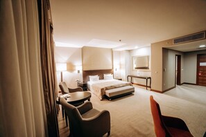 Hypo-allergenic bedding, minibar, in-room safe, desk - Point Hotel Baku (Baku)