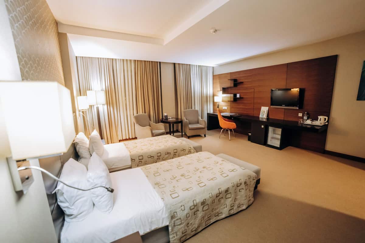 Superior Twin Room | Hypo-allergenic bedding available, minibar, in-room safe, desk