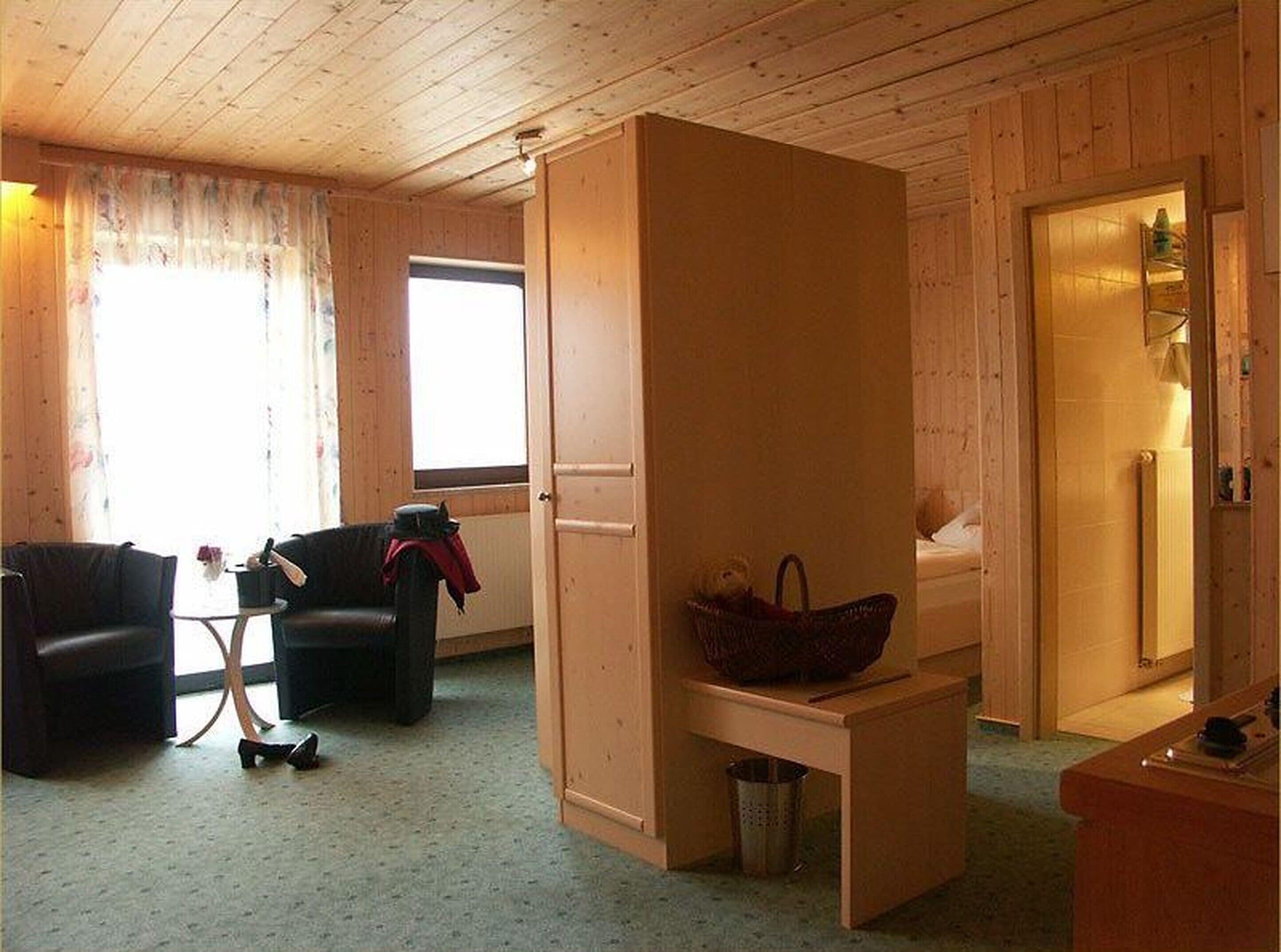 family room, balcony | in-room safe, desk, free cots/infant beds, free wifi