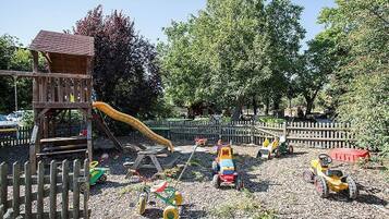 Área de juegos infantiles al aire libre
