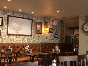 Breakfast, lunch and dinner served - Fisherman's Tavern Hotel - Inn by Greene King Inns (Dundee)