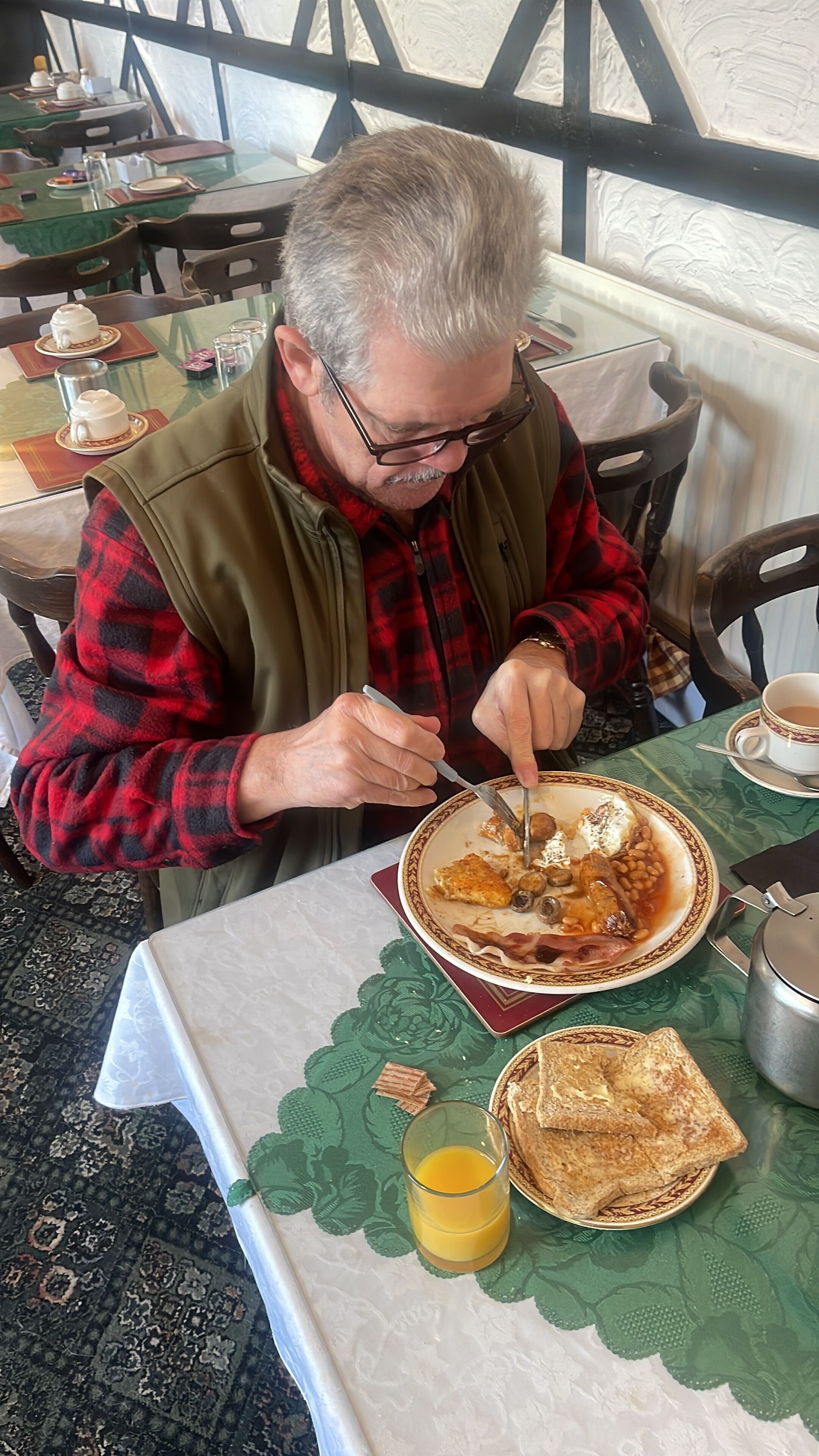 Free daily English breakfast 