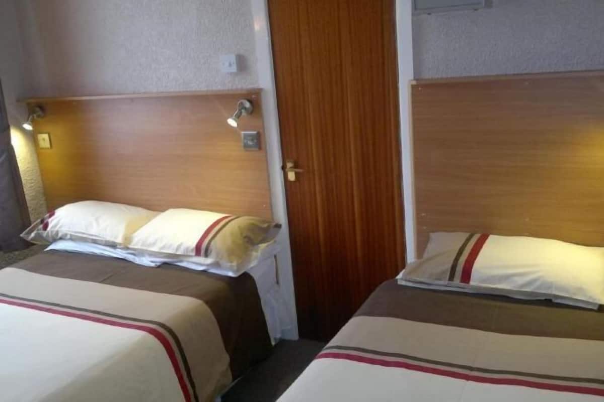 In-room safe, desk, iron/ironing board, free WiFi