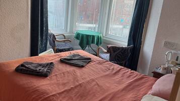 In-room safe, desk, iron/ironing board, free WiFi