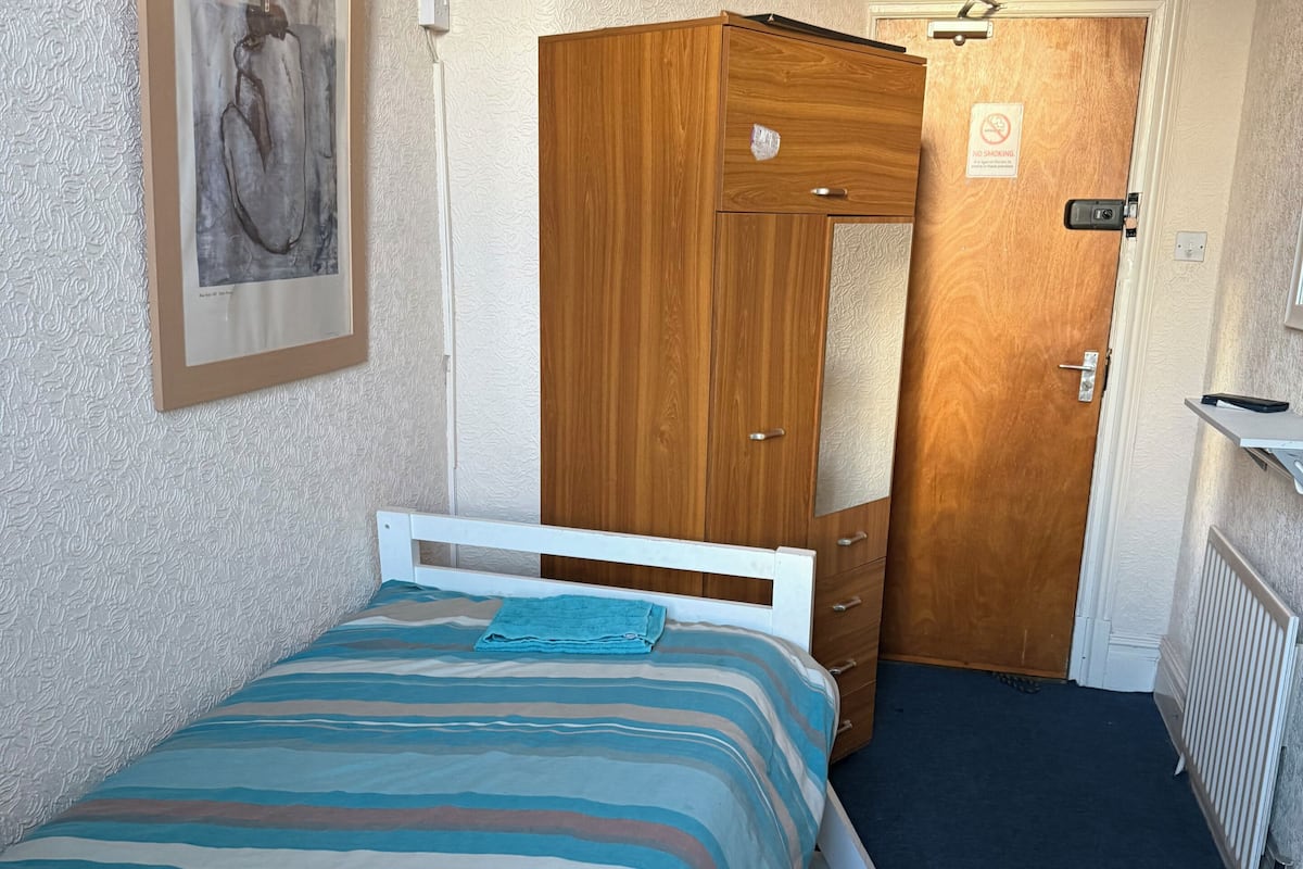 Standard Single Room, 1 Twin Bed | In-room safe, desk, iron/ironing board, free WiFi