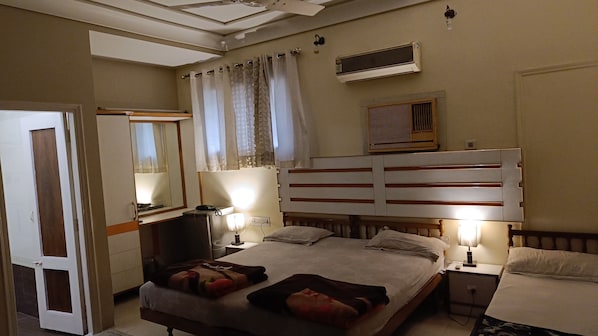 Super Deluxe Room Double | Desk, soundproofing, free WiFi
