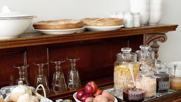 Colazione a buffet, servita tutte le mattine (22 EUR a persona) 