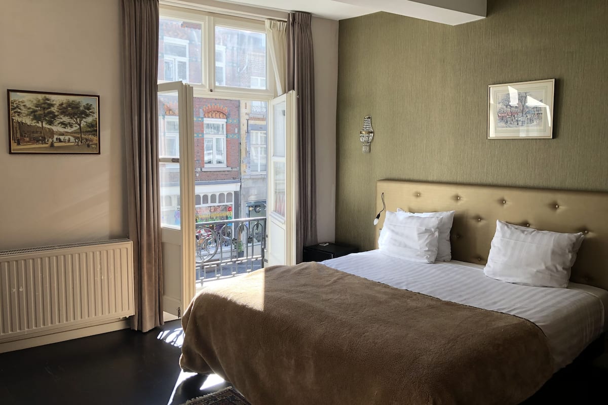 Superior Double Room | In-room safe, iron/ironing board (on request), cots/infant beds