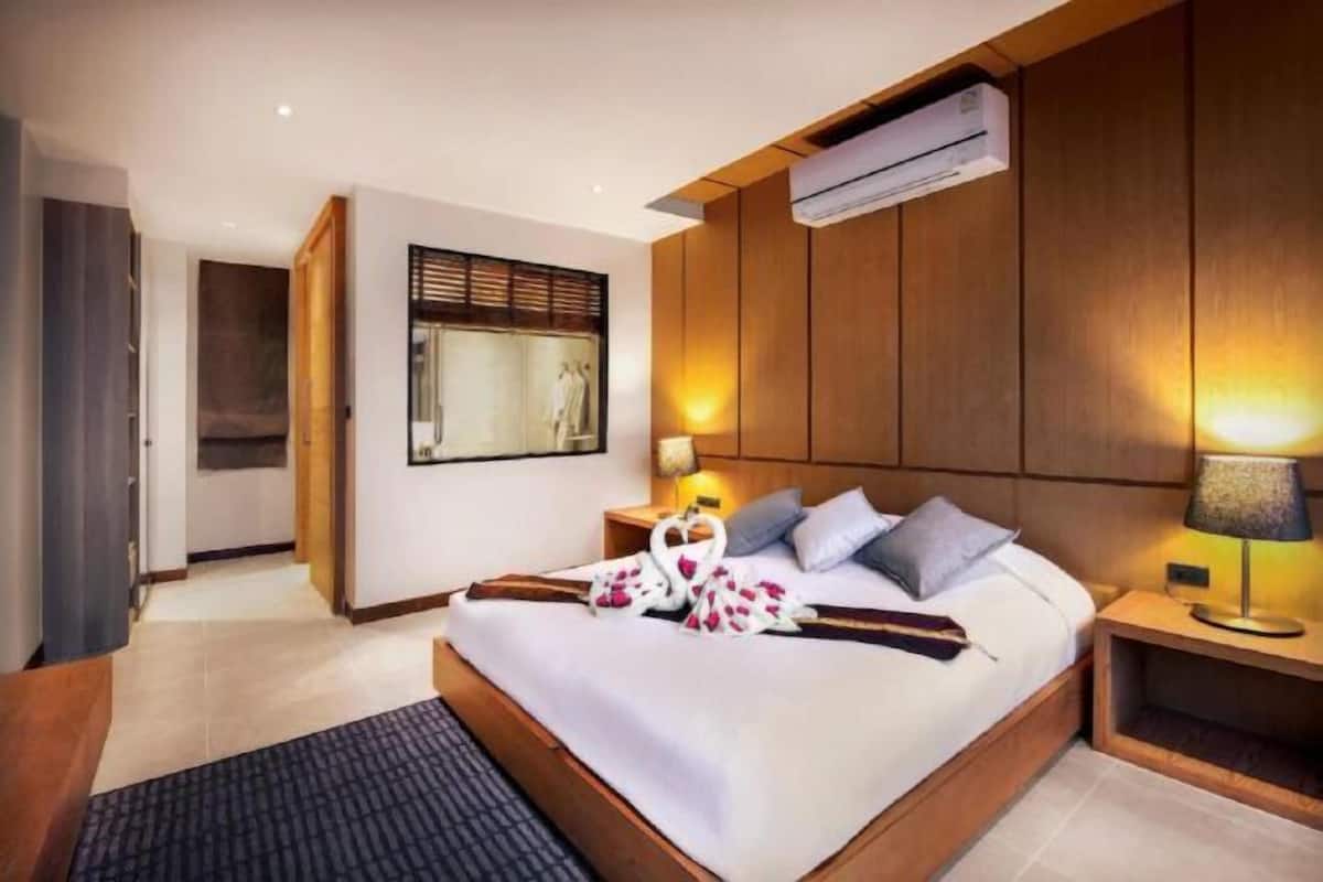 1 bedroom, premium bedding, pillow-top beds, in-room safe