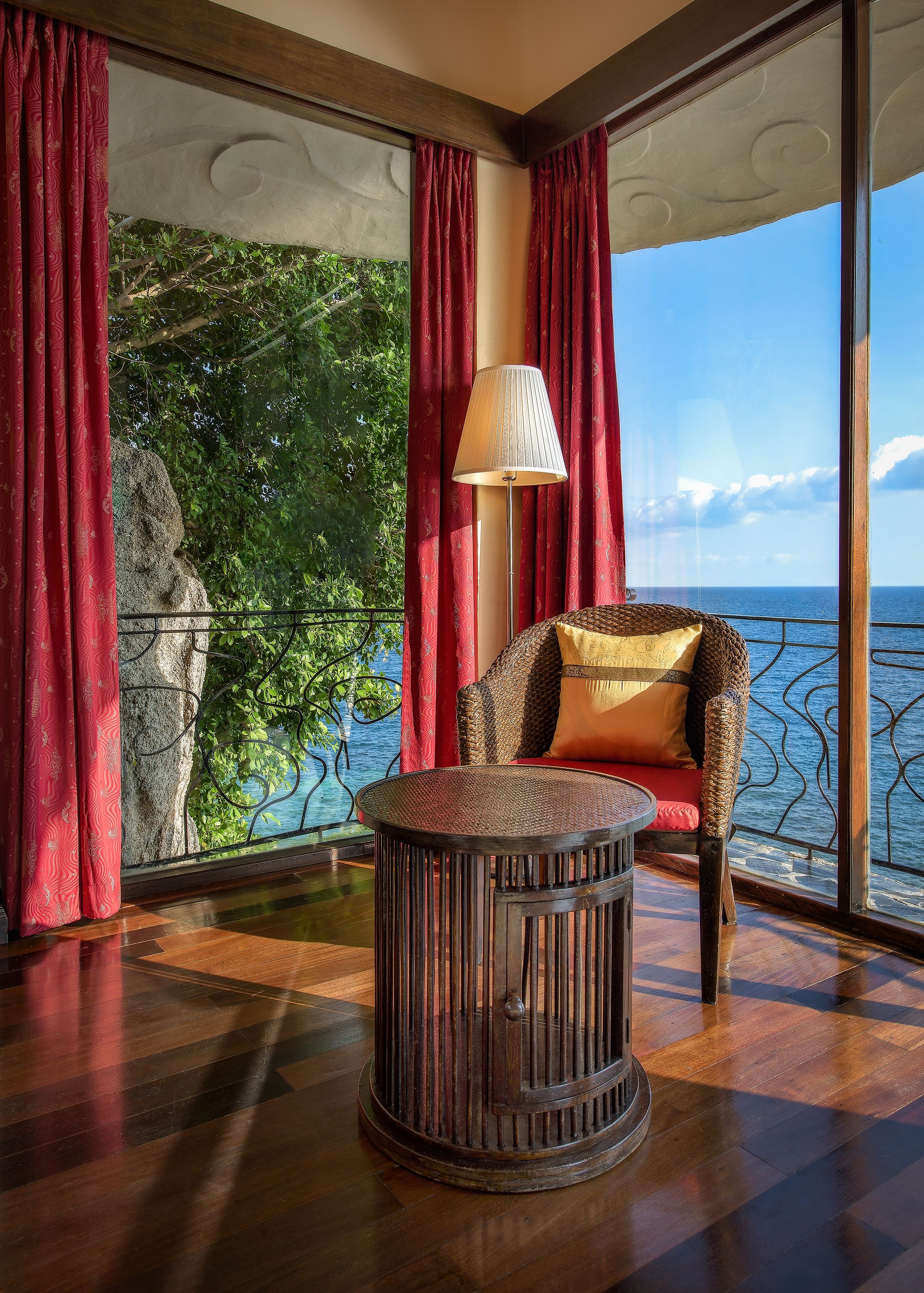 deluxe pavilion | terrace/patio