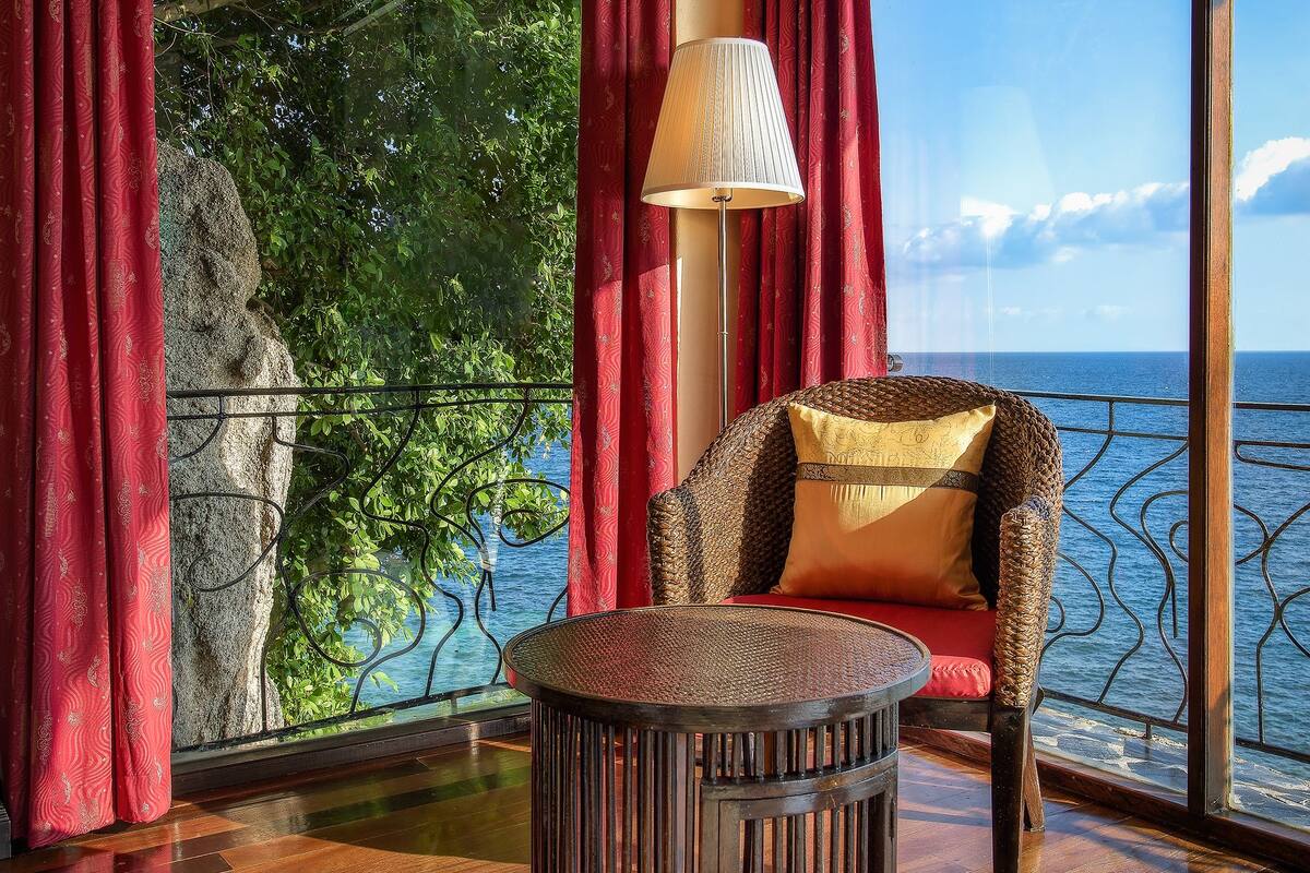 deluxe pavilion | terrace/patio