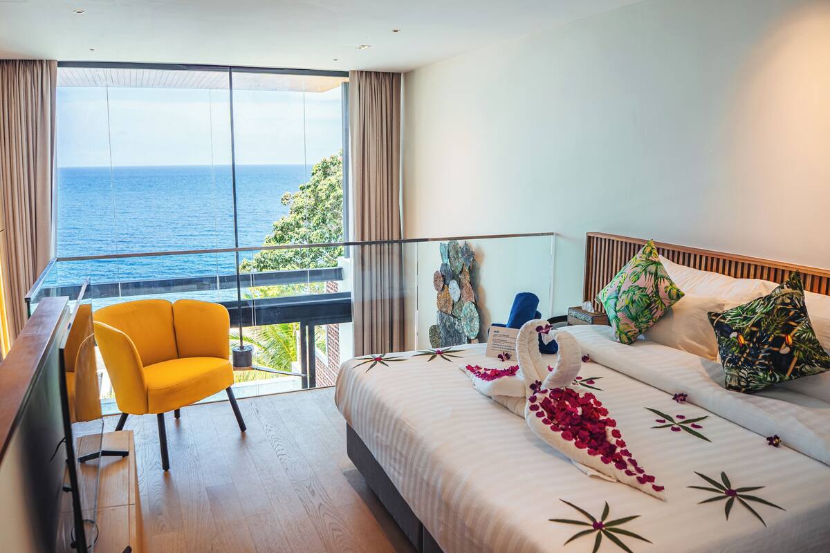 Pool Loft Seaview | Peralatan tempat tidur premium, tilam berlapik, peti besi dalam bilik