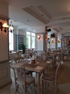 2 restoran, melayani sarapan 